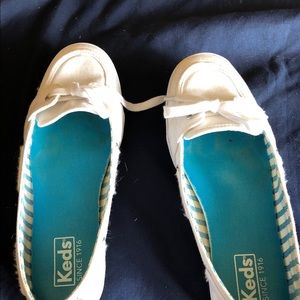 Kids white tennis shoes size 7 1/2